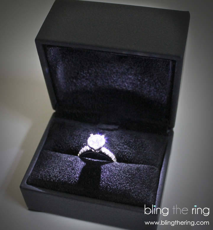 BRIGHT WHITE LED LIGHTED CHERRY WOOD FANCY ENGAGEMENT WEDDING RING PROPOSING BOX 