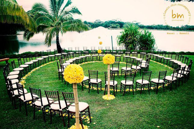 wedding chairs in a circle