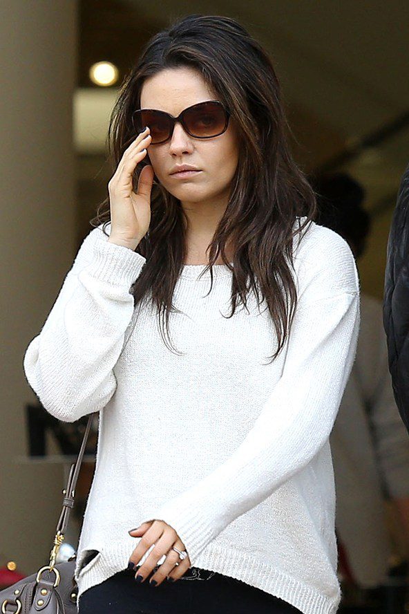 mila-kunis_engagement ring