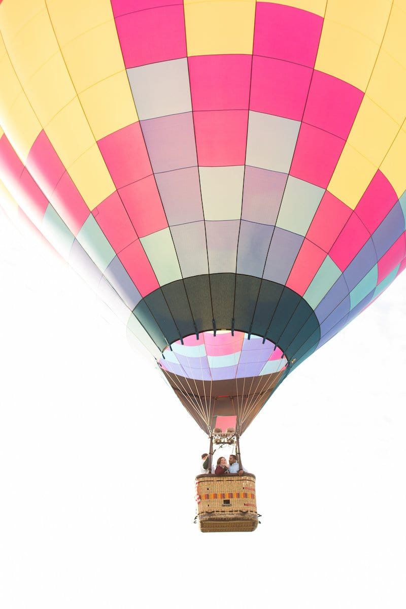 couple in hot air balloon kissing