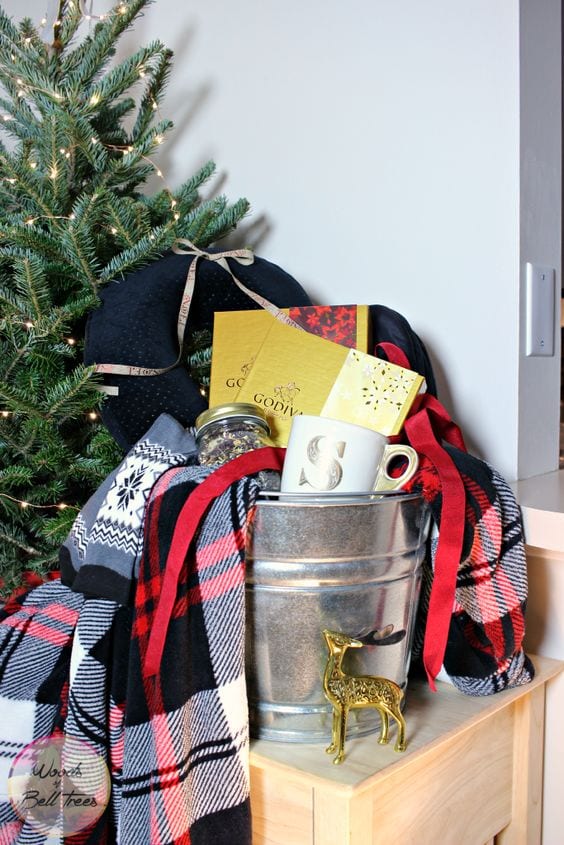 The Anatomy of the Perfect Couple's Gift Basket