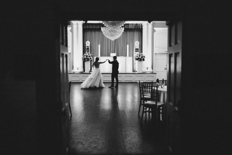 private dance at end of wedding