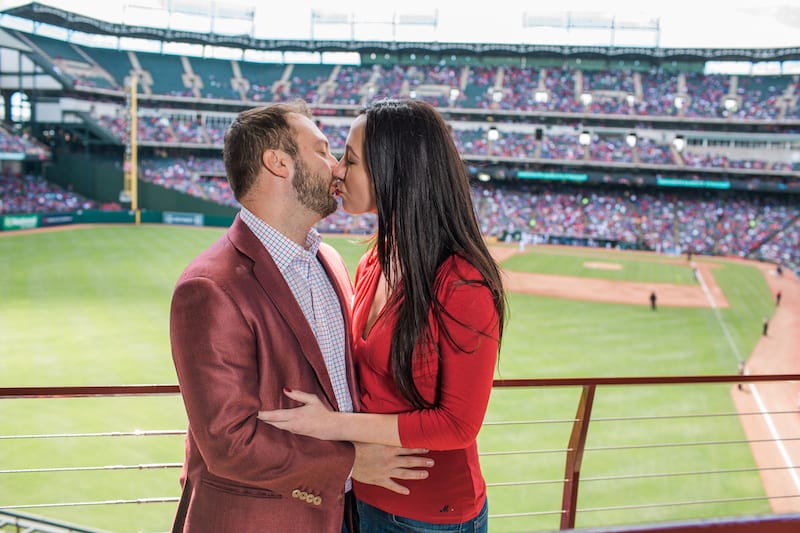 proposal during baseball game that isn't on a scoreboard