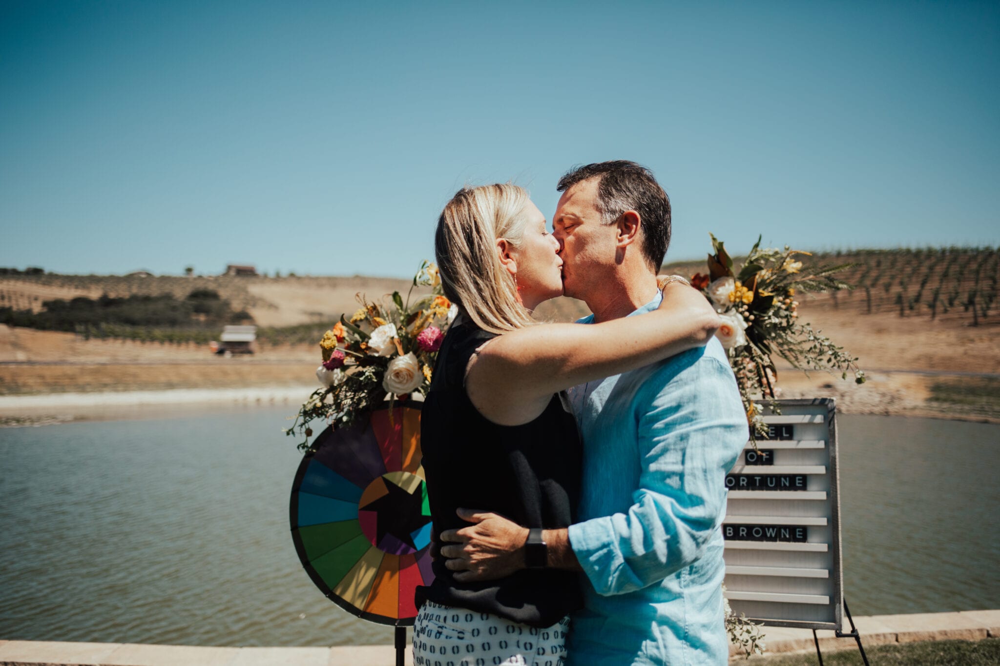 couple kissing in paso robles, ca