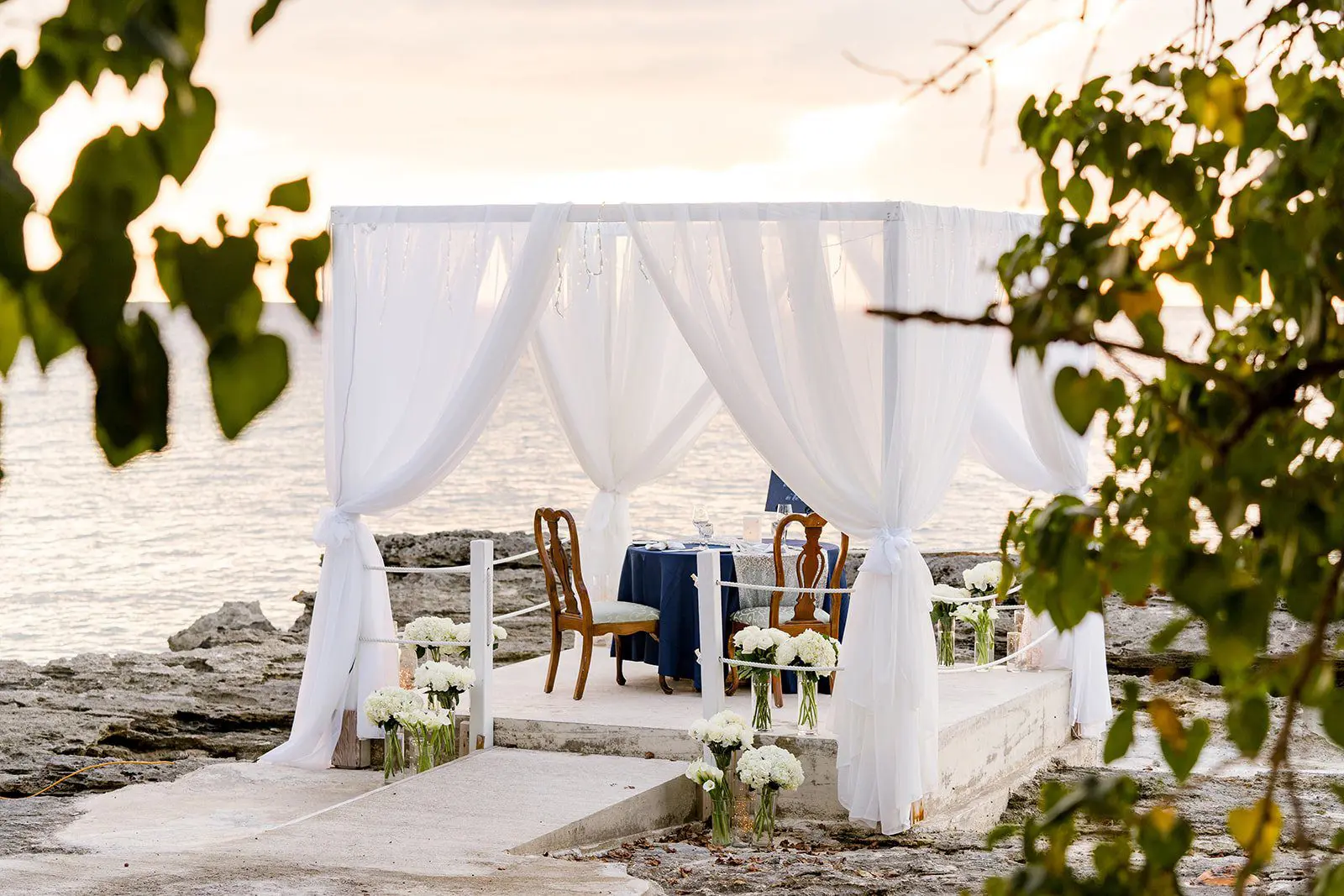 luxury beach dinner proposal by the yes girls