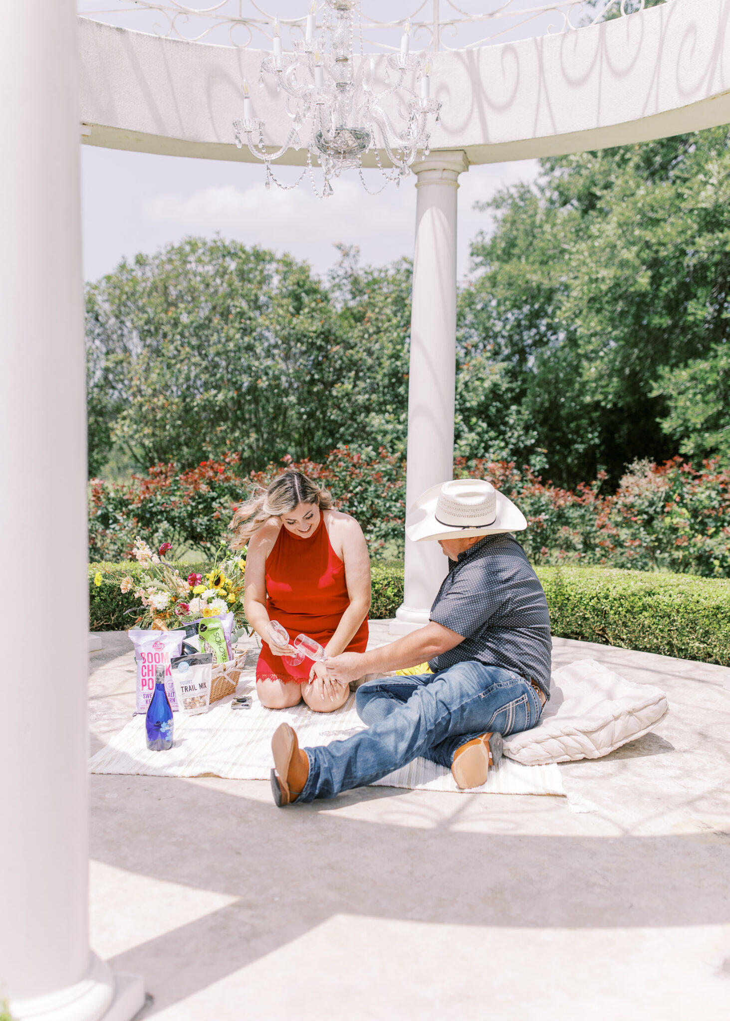 couple enjoying picnic