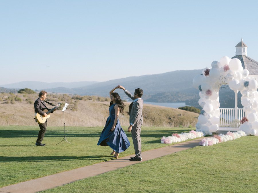 live musician at the beautiful balloon gazebo proposal in San Francisco CA