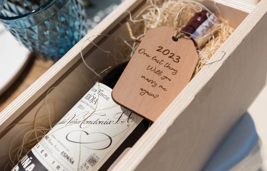 custom wine box and custom tags for this wine tasting proposal